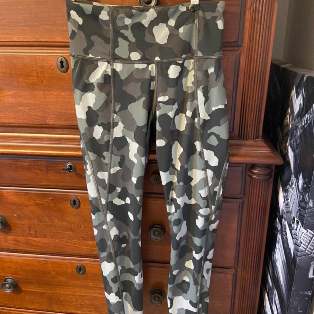 Athleta 7/8th Camo Lightning Tights